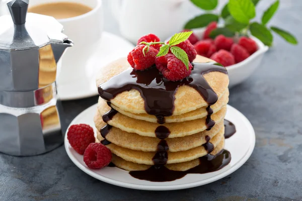 Kabarık ayran krep yığını