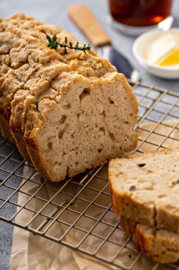 Soğutma rafında bira ekmeği