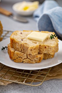 Soğutma rafında bira ekmeği