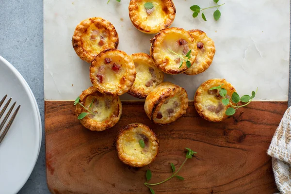 Mini ham and cheese quiches — Stock Photo, Image