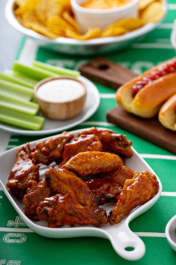 Super Bowl için maç günü yemeği, bbq kanatları