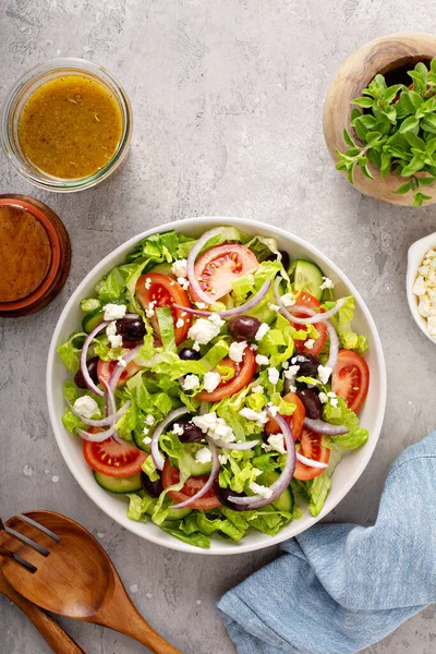 Вегетаріанський грецький салат з оцтом. — стокове фото
