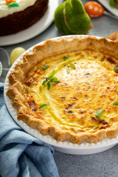 Quiche Lorrain para o almoço de Páscoa — Fotografia de Stock