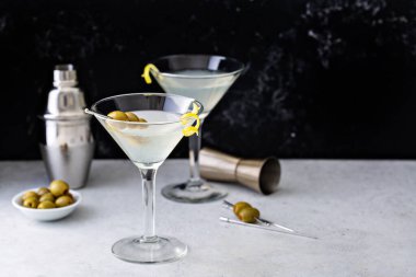 Klasik limonlu martini.
