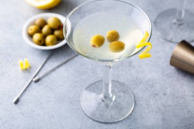 Klasik limonlu martini.