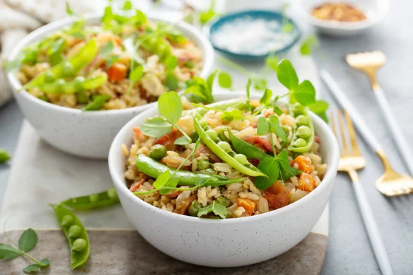 Breakfast fried rice with bacon and peas — Stock Photo, Image