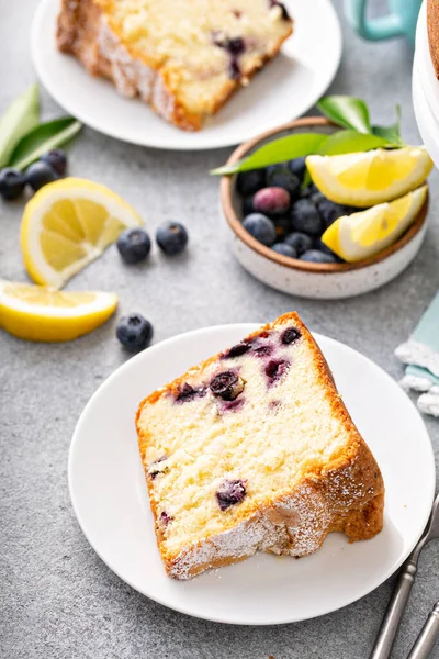 Traditionele citroen bosbessen pound cake, Bundt cake — Stockfoto