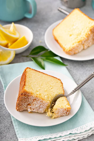 레몬 과 함께 전통적 인 바닐라 파운드 케이크, 번트 케이크 — 스톡 사진
