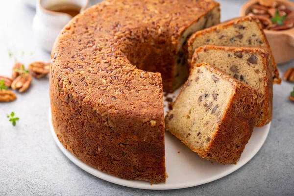 Traditional brown sugar pecan cake, bundt pan — Stock Photo, Image