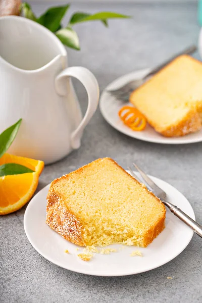 Traditional vanilla pound cake with orange extract, Bundt cake — Stock Photo, Image