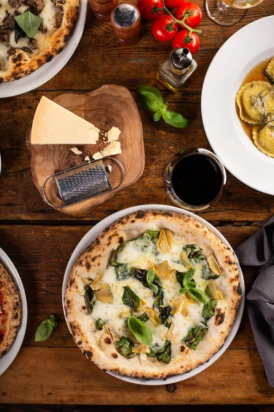 Pizza bianca mı yoksa enginarlı beyaz pizza mı?