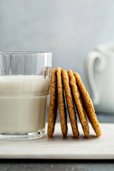 Chewy und dünne Snickerdoodle oder Melasse Kekse — Stockfoto