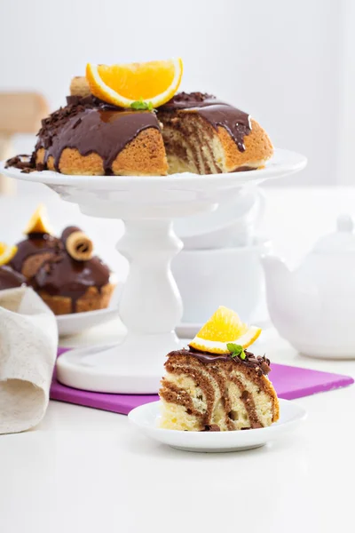 Chocolade oranje marmeren cake — Stockfoto