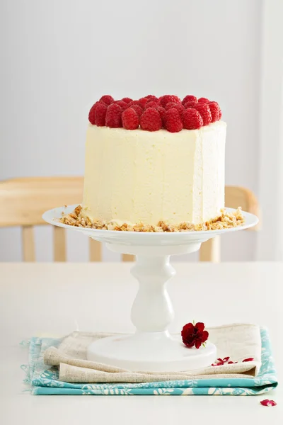 Bolo de aniversário com queijo creme — Fotografia de Stock