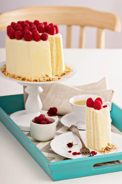 Bolo de aniversário com queijo creme — Fotografia de Stock