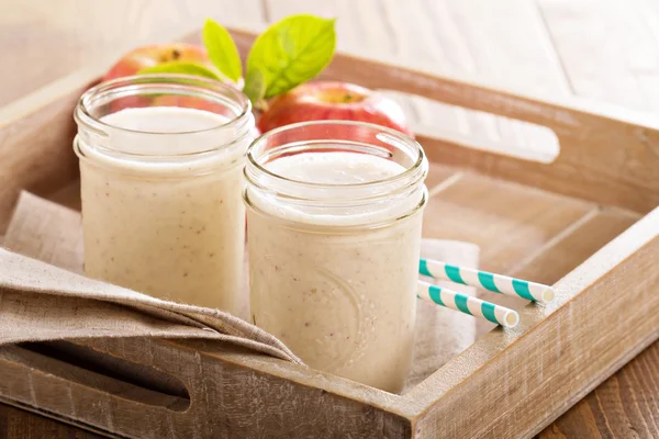 Elma tarçın banana smoothie — Stok fotoğraf