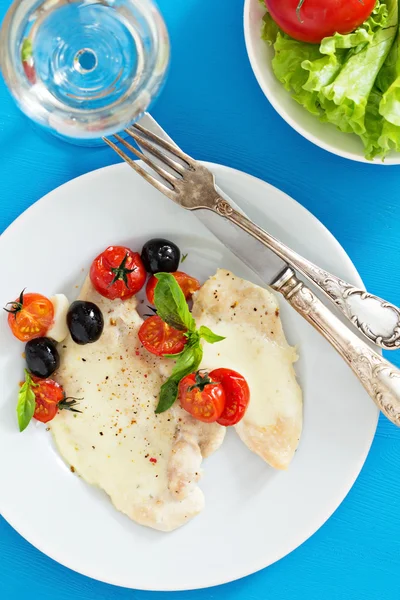 Filetto di pollo arrosto con mozarella — Foto Stock