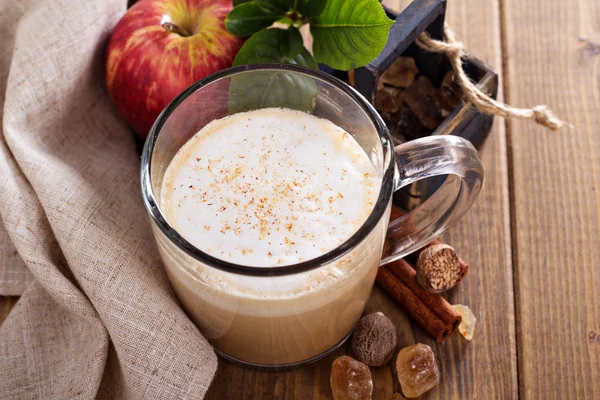 Apple pie latte with cinnamon and syrup — Stock Photo, Image