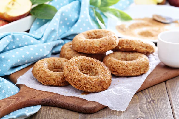 Apfel gebackene Donuts mit Glasur — Stockfoto