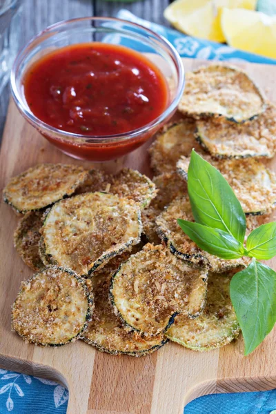 Hausgemachte Zucchini-Chips — Stockfoto