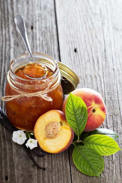 Vanilj persika sylt i en skål — Stockfoto