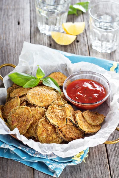 Hausgemachte Zucchini-Chips — Stockfoto