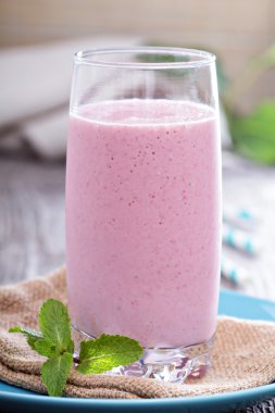 çilek muz smoothie