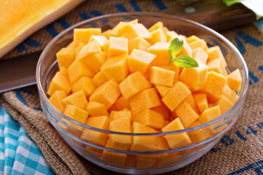 Bir kaseye doğranmış Balkabagi