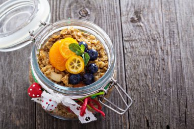 Hediye olarak ev yapımı granola