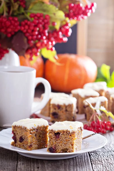 Pompoen en wortel cake met roomkaas — Stockfoto