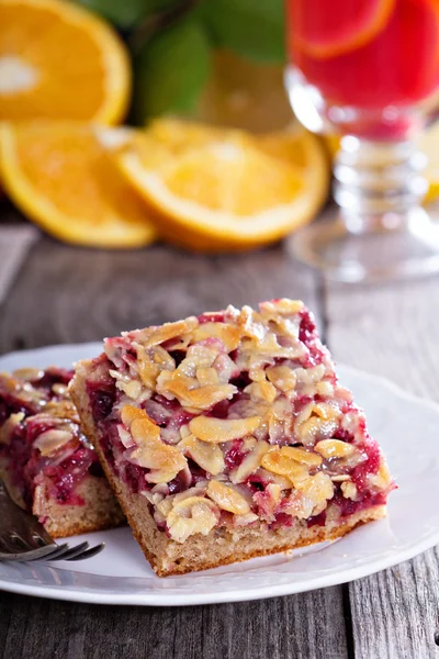 Berry cake bars with caramel almond topping — Stock Photo, Image