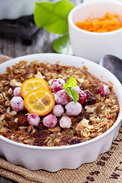 Baked oatmeal with carrot, walnuts and raisins — Stock Photo, Image