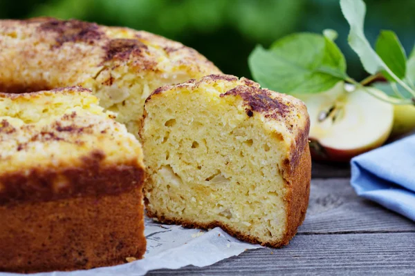 Tarta de crema agria con manzana —  Fotos de Stock