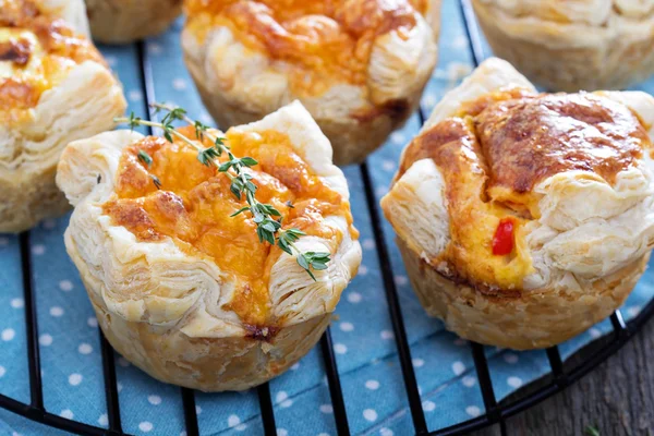 Mini quiche with puff pastry — Stock Photo, Image