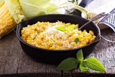 Kremalı mısır parmesan ile