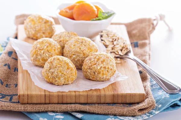 Çiğ vegan yulaf kayısı muz topları