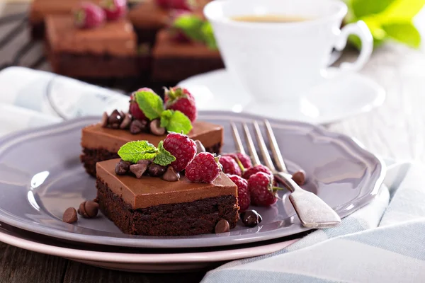 Chocolate mousse brownies with fresh raspberries — Stock Photo, Image