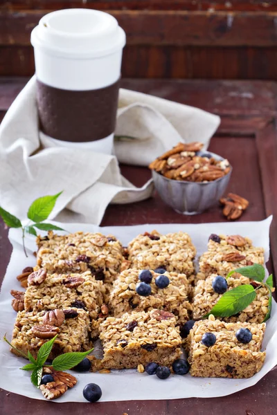 Vegan baked oatmeal with pecans — Stock Photo, Image