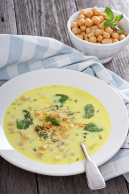 Nohut güveç safran ile yoğurt