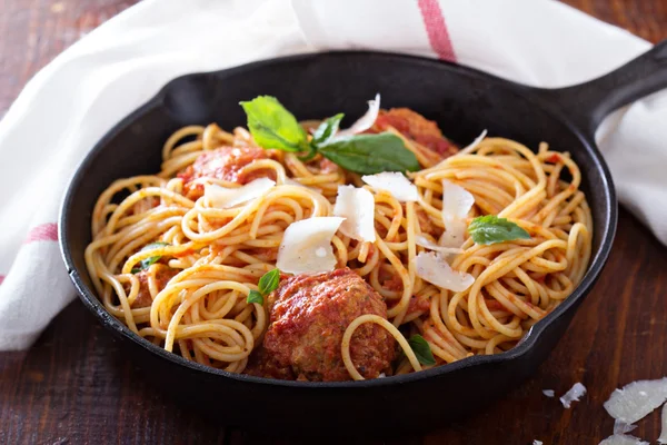 Spaghete cu chiftele de curcan — Fotografie, imagine de stoc