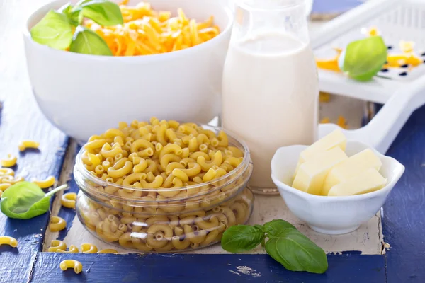 Ingredientes para macarrão e queijo — Fotografia de Stock