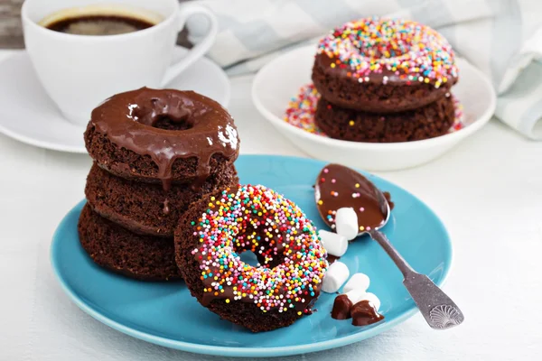 Çikolatalı donuts ev yapımı yığını pişmiş — Stok fotoğraf