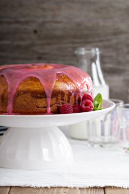 Paskalya için tatlı ekmek