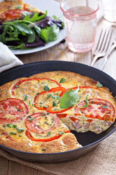 Frittata con verdure e prosciutto — Foto Stock