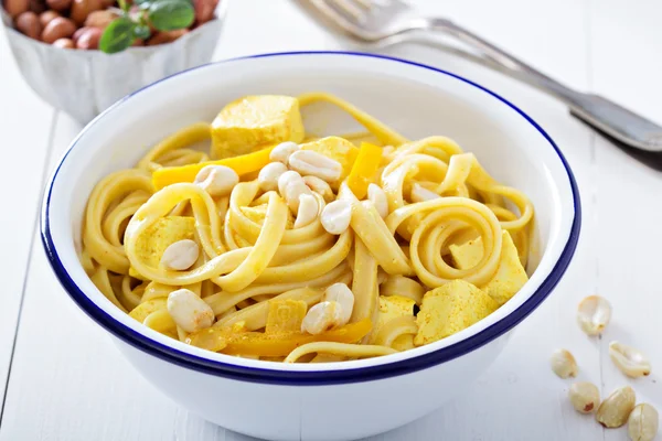 Vegan curry pasta with tofu — Stock Photo, Image