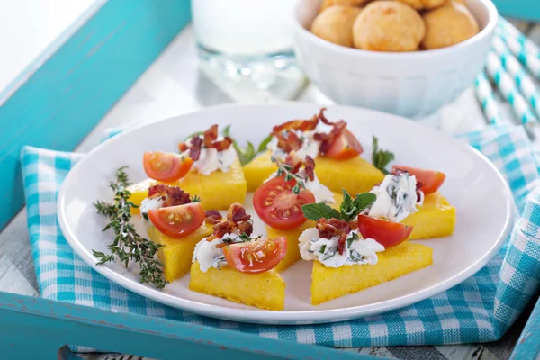 Aperitivos polenta con ricotta y tocino — Foto de Stock