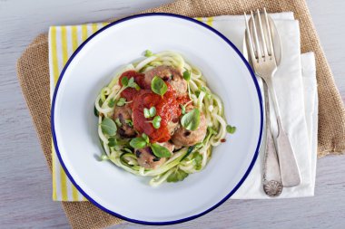 Türkiye'de köfte kabak noodles ile
