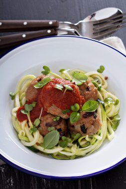 Türkiye'de köfte kabak noodles ile