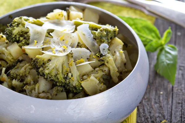 Stewed potato and broccoli — Stock Photo, Image
