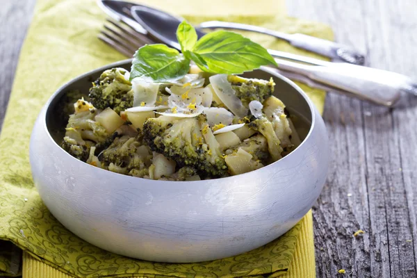 Stewed potato and broccoli — Stock Photo, Image